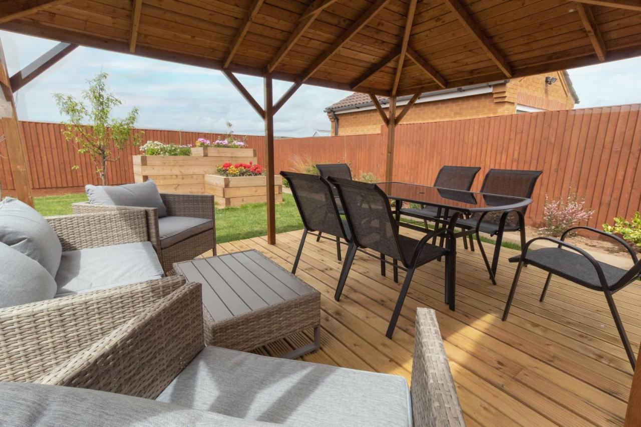 Cedar Drive, - 1 To 4 - Self Catering * Holbeach