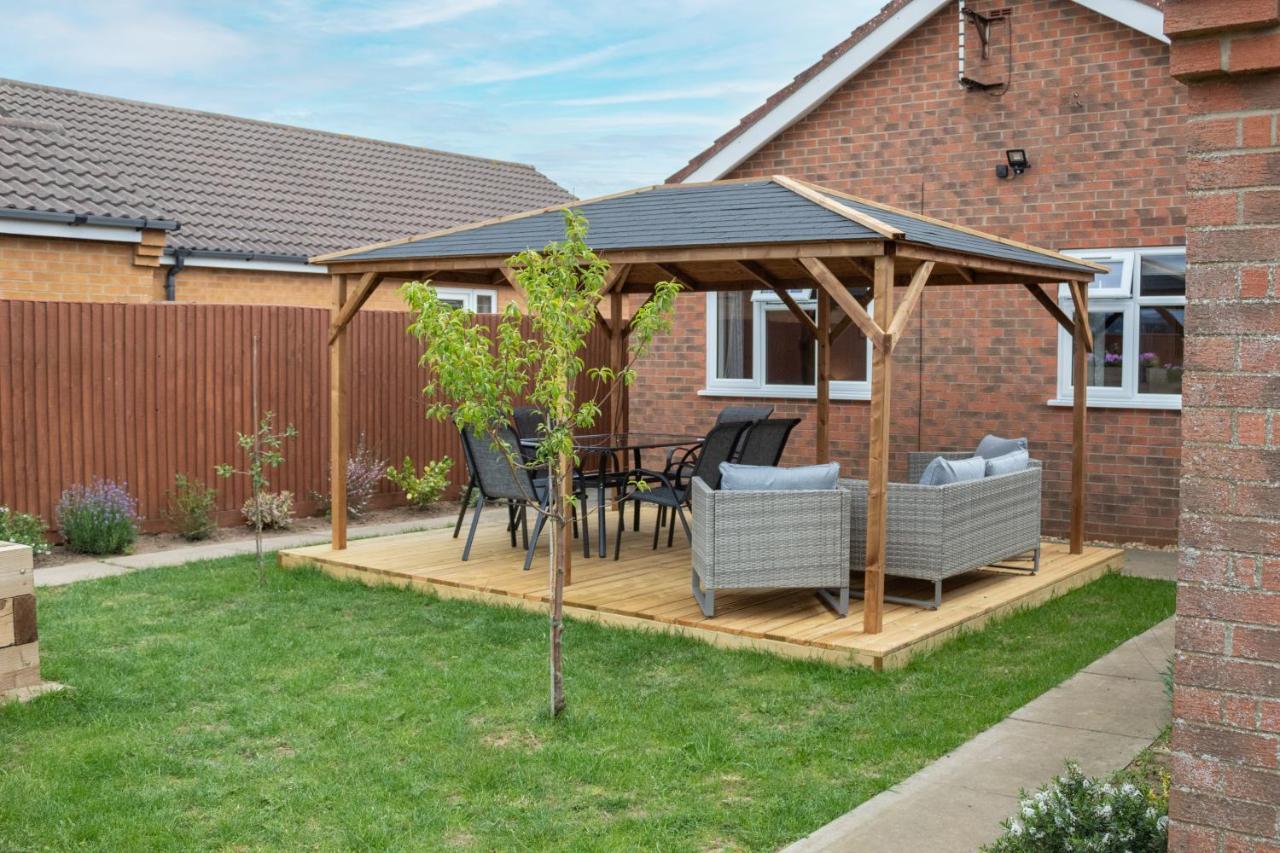 Cedar Drive, - 1 To 4 - Self Catering Holbeach