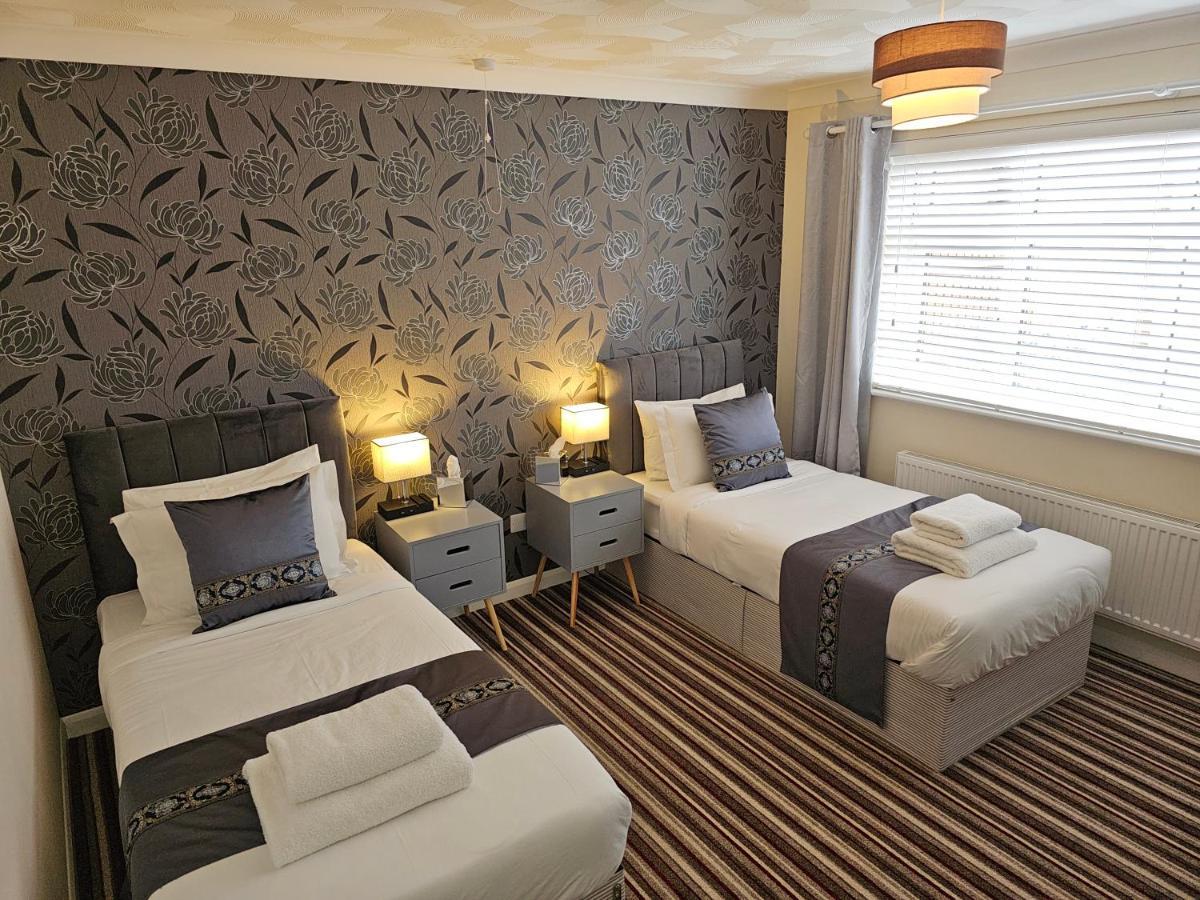 Holiday home Cedar Drive, - 1 To 4 - Self Catering *