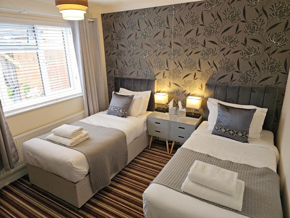 Cedar Drive, - 1 To 4 - Self Catering * Holbeach